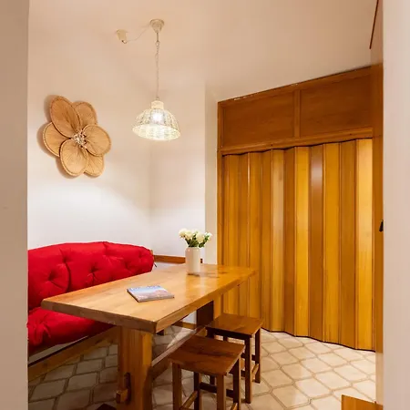 Via Sant'egidio, 3 - Spacious And Bright Just 300mt From The Duomo