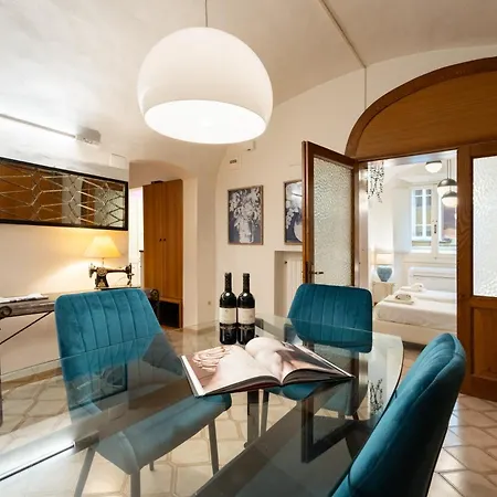 Via Sant'egidio, 3 - Spacious And Bright Just 300mt From The Duomo *