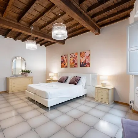 Via Sant'egidio, 3 - Spacious And Bright Just 300mt From The Duomo Apartamento *