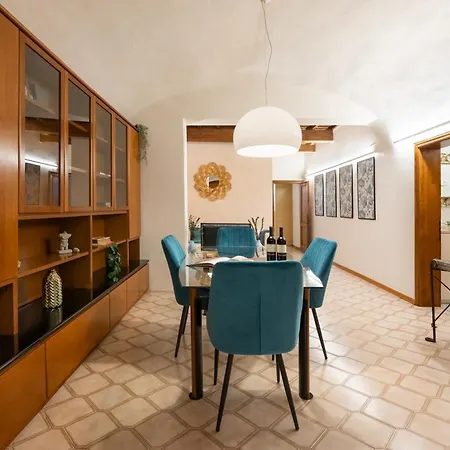 Via Sant'egidio, 3 - Spacious And Bright Just 300mt From The Duomo Apartamento