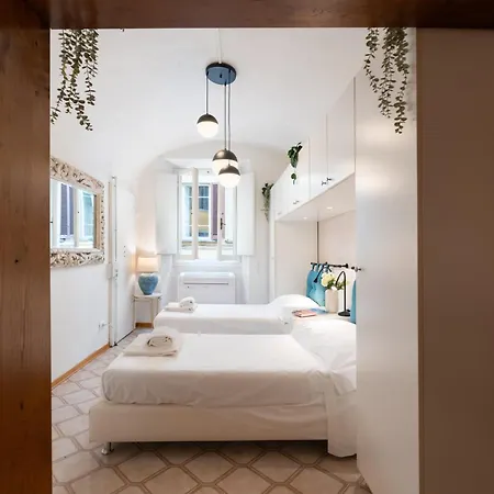 Via Sant'egidio, 3 - Spacious And Bright Just 300mt From The Duomo